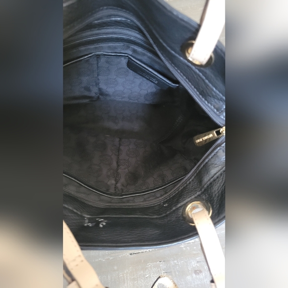 Pre Loved Bundle Of Michael Kors Purses - Picture 9 of 16